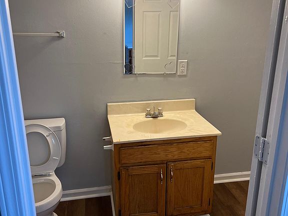 4th image of 308 McDougal Ave #7