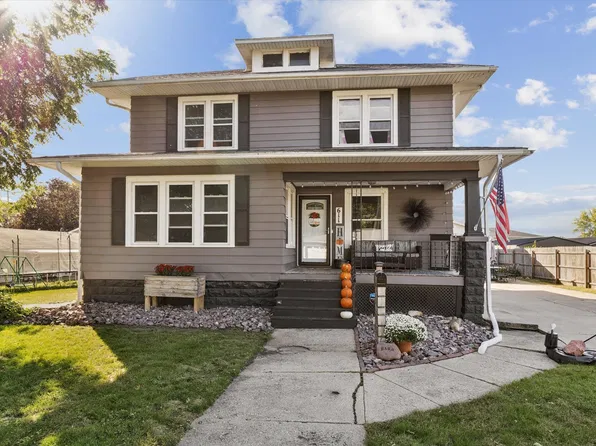 611 12th Ave, De Witt, IA 52742