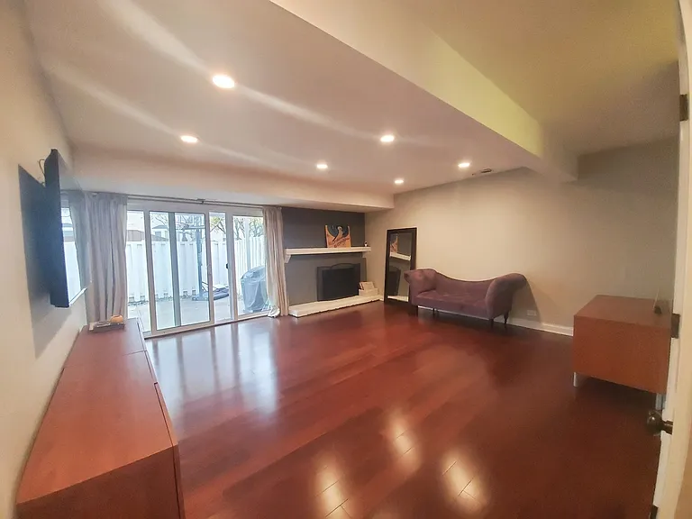 940 Burgess Cir — Photo 10