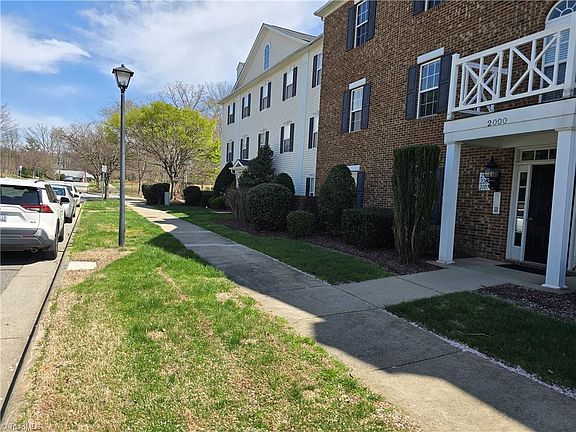 3rd image of 2207 Lambeth Farm Ln