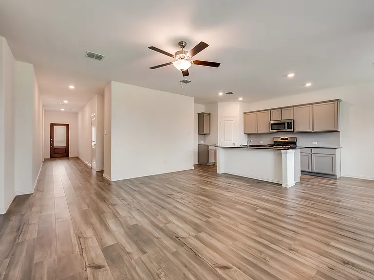 1833 Lake Grove Dr — Photo 5