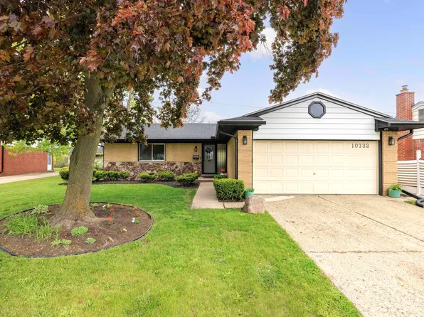 10732 N Oak Dr, Ferndale, MI 48220