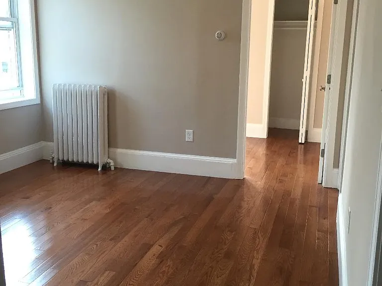 241 Maverick St #3R — Photo 14