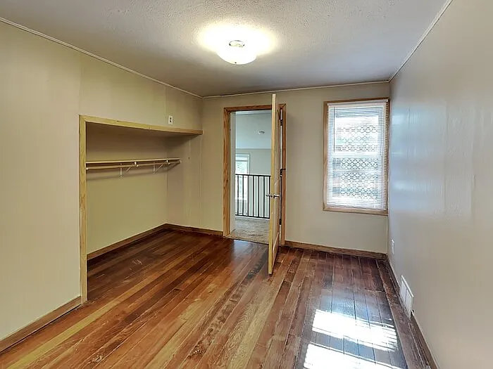 140 Park St E — Photo 8