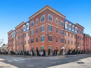 974 Summit Ave #401, Jersey City, NJ 07307