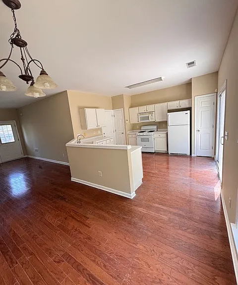 1698 Woodsford Rd NW — Photo 8