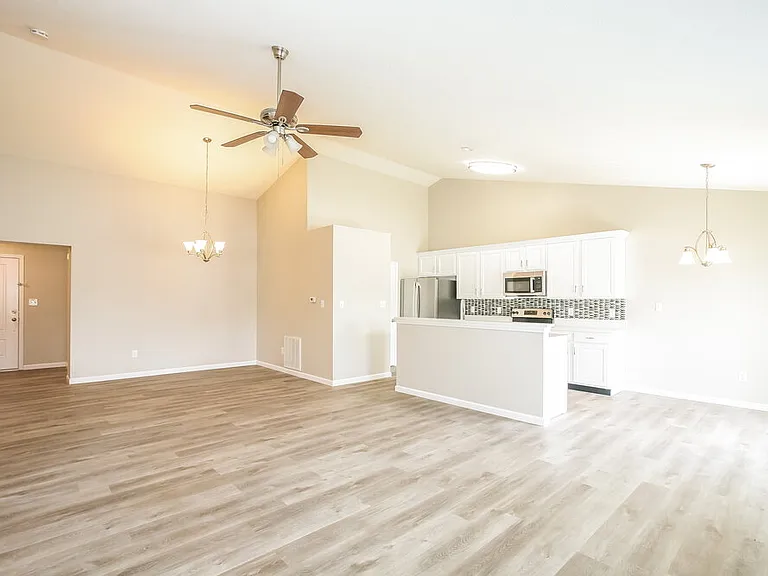 4557 Walcott Dr — Photo 4
