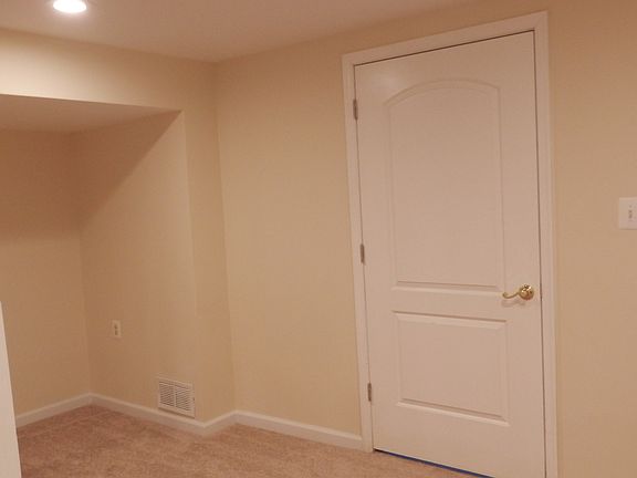 2nd image of 10 Glen Cir