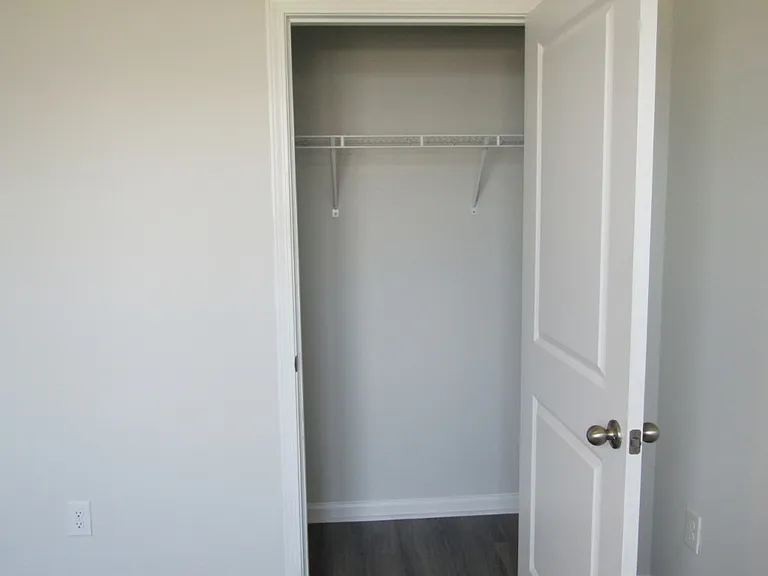 2165 Ainsley Dr — Photo 17