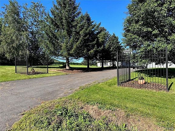 4th image of 1085 Shackham Rd