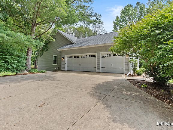 5th image of 8300 Powderhorn Trl SE