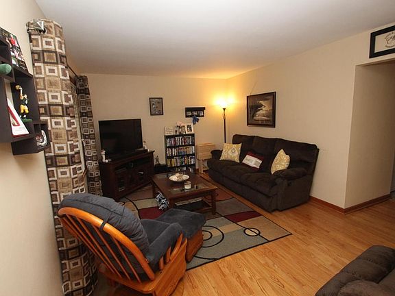3rd image of 10747 W York Pl