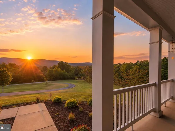 79 Falcon Ridge Dr, Charles Town, WV 25414