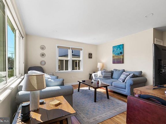 3rd image of 327 Snyder Ave