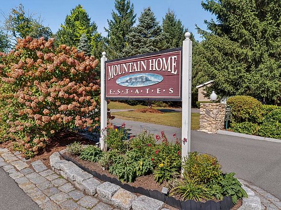 2nd image of 45 Fieldstone Drive