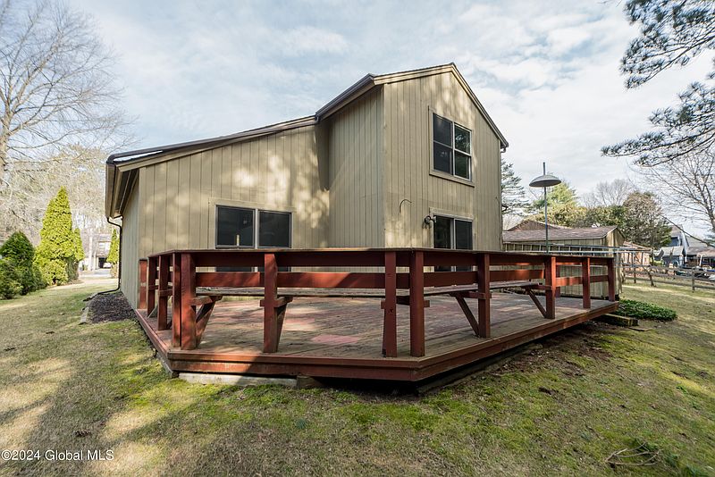 2nd image of 214 Thimbleberry Road