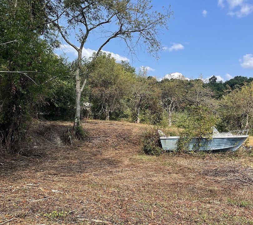 2nd image of 695 Mount Tabor Rd