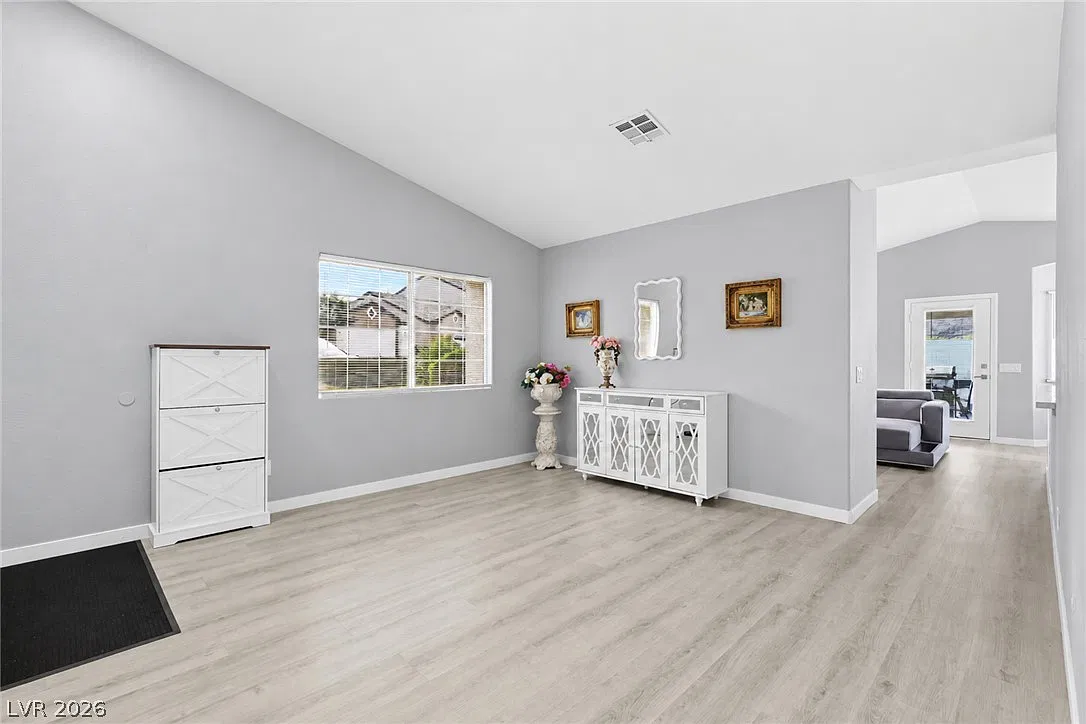 3 bed, 2.0 bath, 1432 sqft, $2,950 — Photo 4