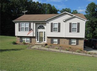 1037 Leyland Acres Dr, King, NC 27021