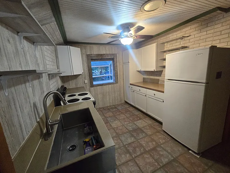 1405 Redwood Rd — Photo 9