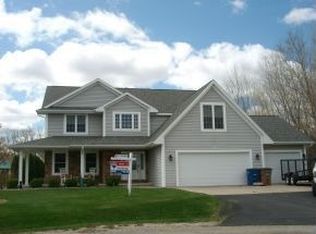 1576 McIntosh Ct, Oshkosh, WI 54904