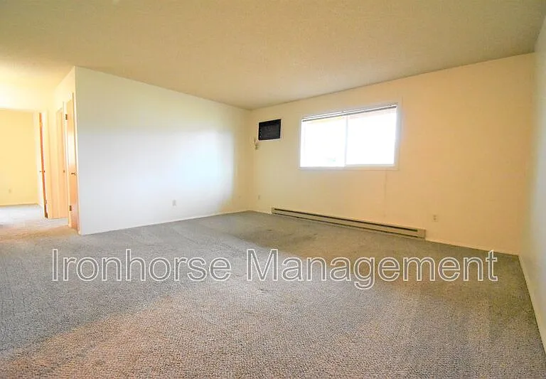 809 W Villard St #45 — Photo 2