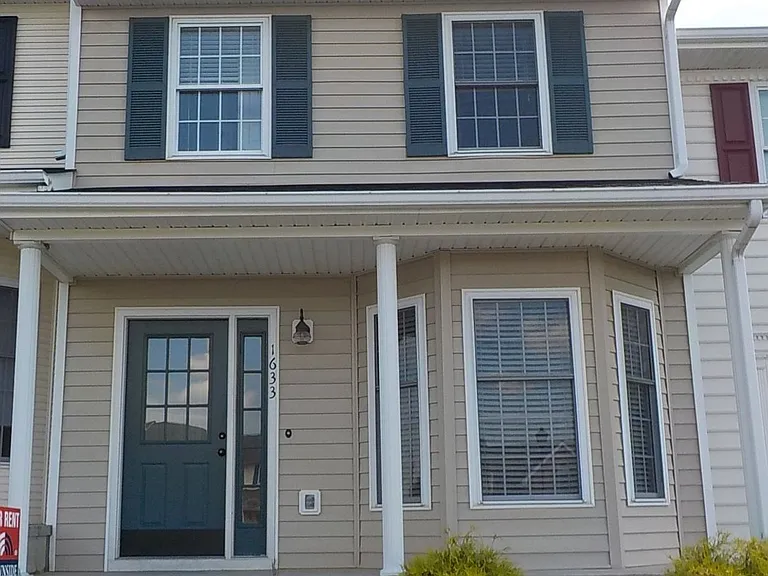 1633 York Dr — Photo 1