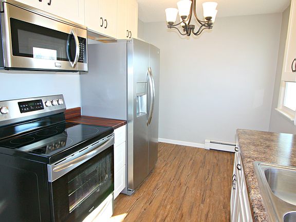 5th image of 21875 Country Hills Dr