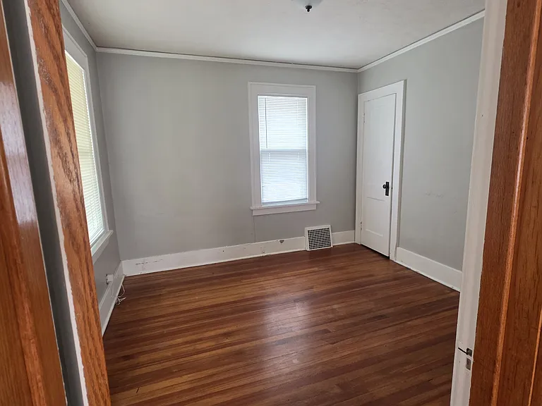 4562 Charles St — Photo 8