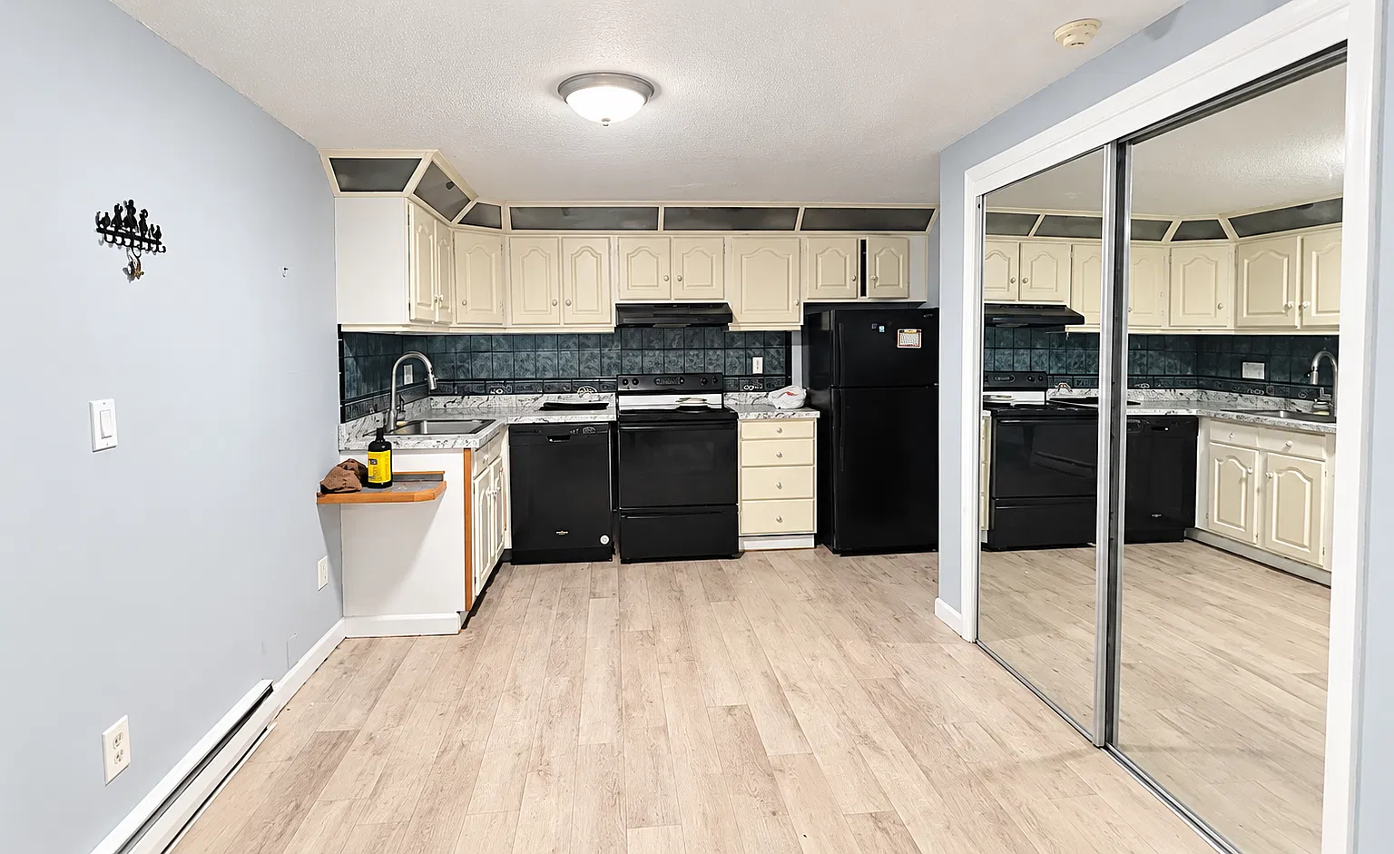 2 bed, 689 sqft, $2,000 — Photo 4