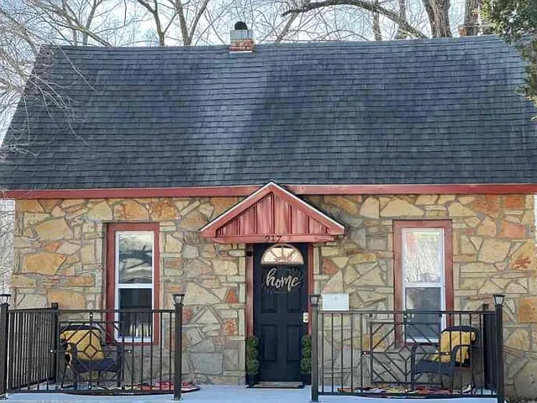 217 W Hickory St — Photo 1