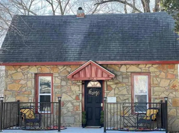 217 W Hickory St, Neosho, MO 64850