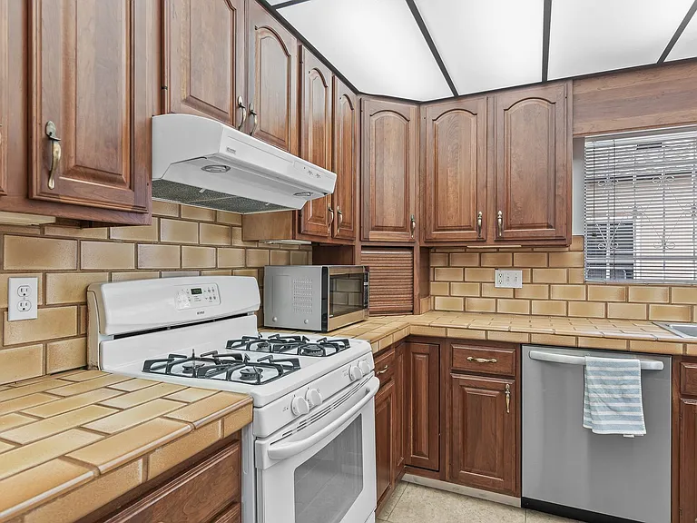4734 College Ave — Photo 6