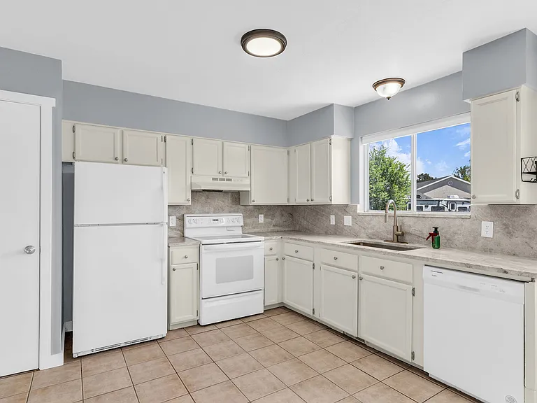 12669 S Old Fort Dr — Photo 8