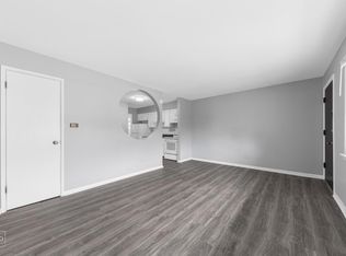 2600 S 59th Ave APT 12, Cicero, IL 60804