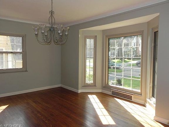 3rd image of 20632 Beachwood Dr