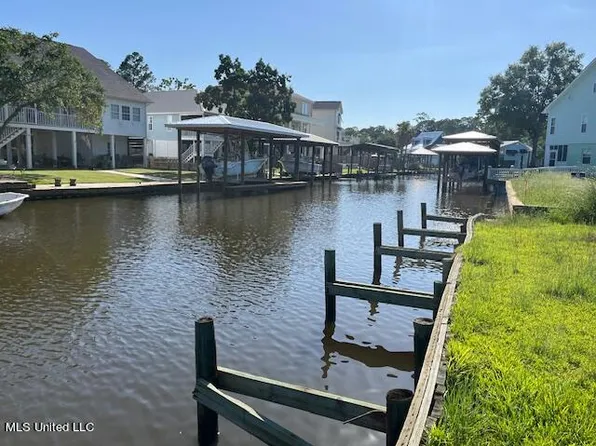 118 Willow Ln, Pass Christian, MS 39571