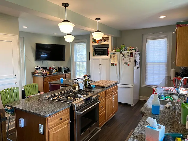 135 E Walnut St — Photo 11