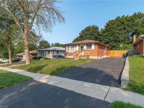 22 Mountford Dr, Guelph, ON N1E 6E9