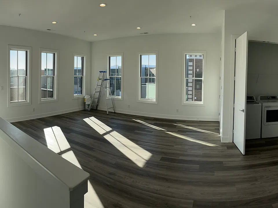Notes: only corner units include windows on the side. Unit 200 is not a corner unit.