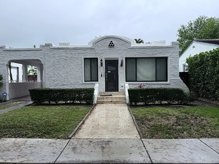 1720 SW 22nd Ter — Photo 3