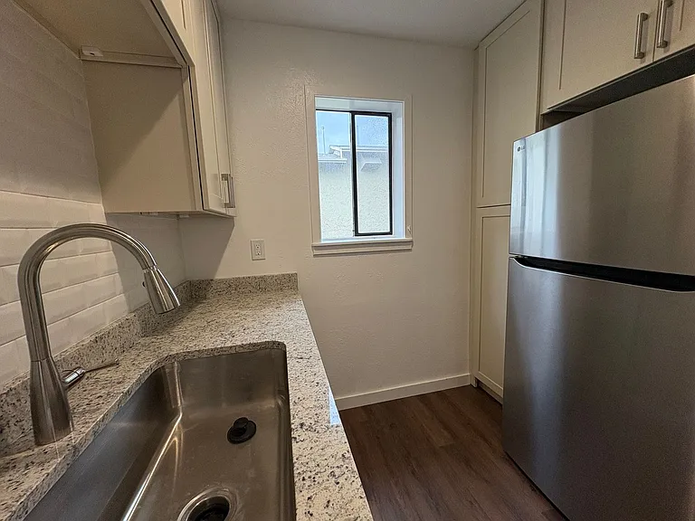 208 Pearl St #I — Photo 8