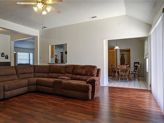 5th image of 1051 Oakbrook Dr