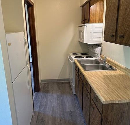 5th image of 4156 Applewood Ln #7