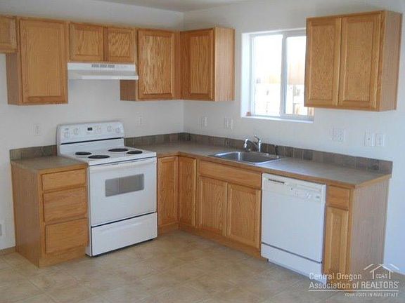 3rd image of 61138 Geary Dr