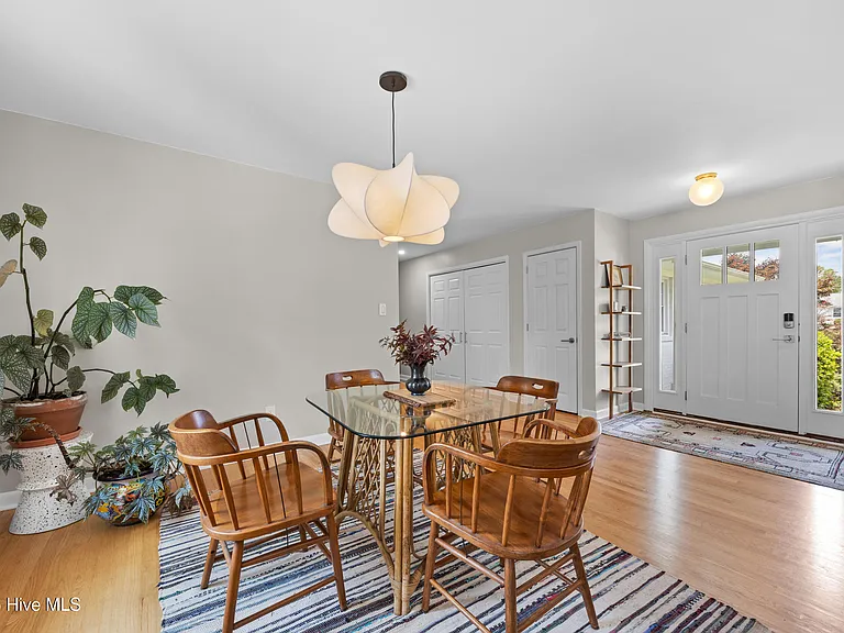 202 Windemere Rd — Photo 23