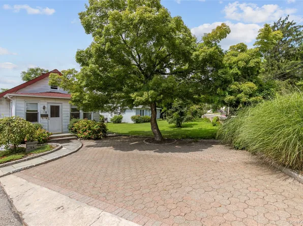 44 Perry Avenue, Bayville, NY 11709