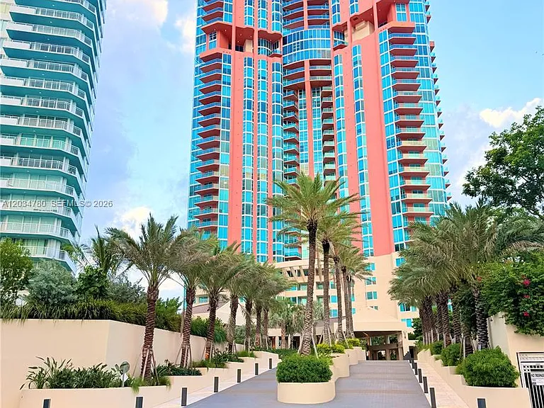 300 S Pointe Dr #809 — Photo 35