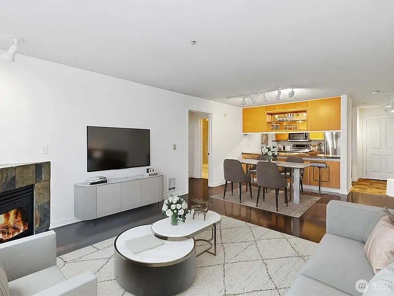 300 110th Ave NE #610 — Photo 2