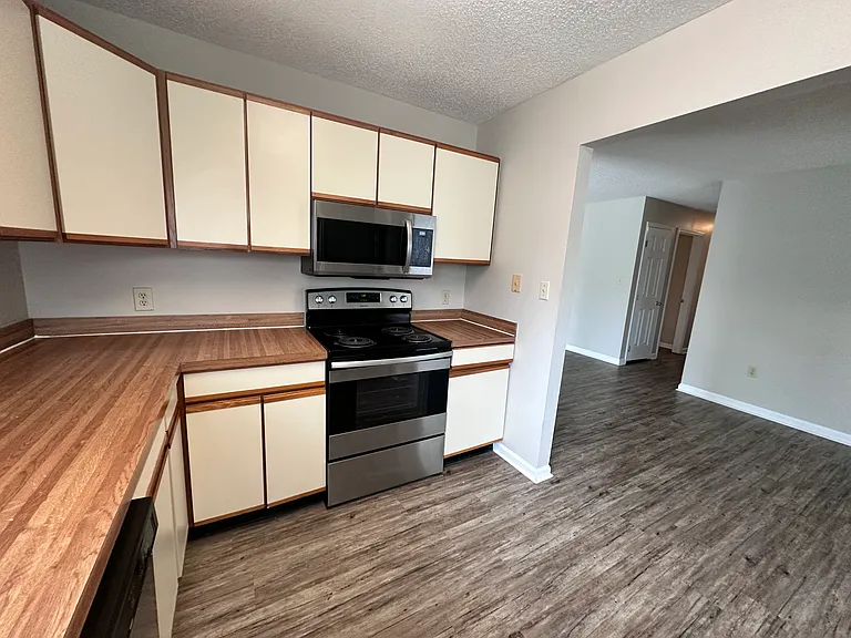 6536 Valene Ct — Photo 11